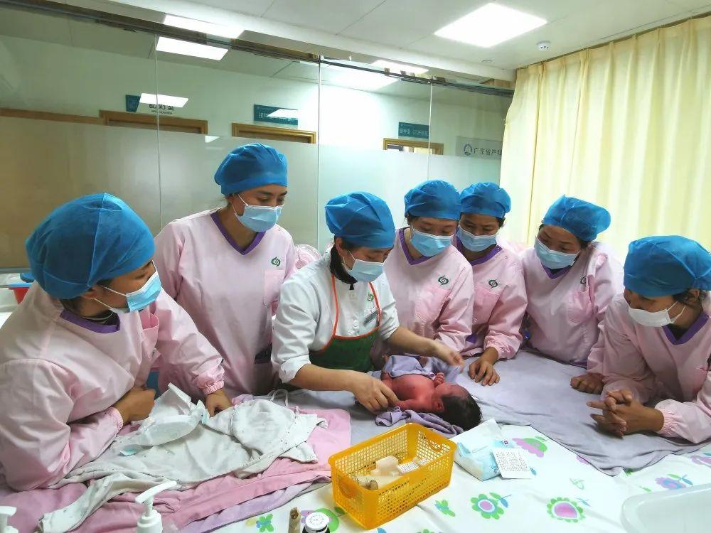 隆子县妇婴监护型护送